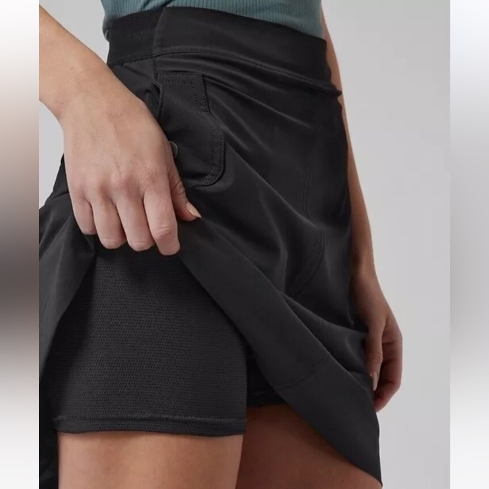 Athleta Vienna Cargo Skort with Pockets, in Black, Size 4, Style: 988132